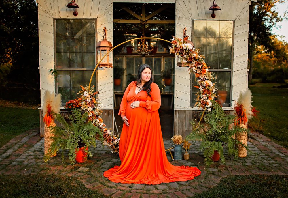 Mama holding her belly during maternity session