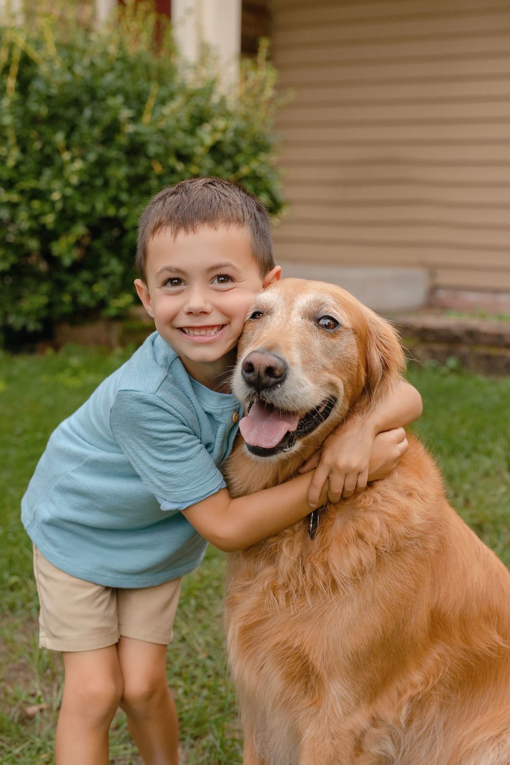 Family backyard photos Waukesha County family photographer