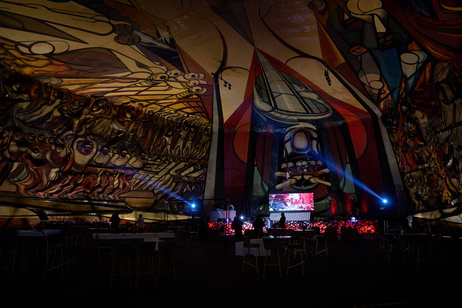 Montaje para fiesta empresarial en Polyforum siqueiros