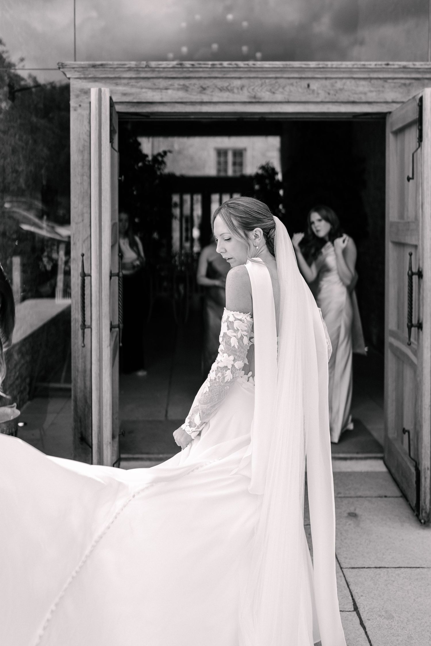Ivy Lodge wedding photographer at Ivy Lodge Cirencester in the Cotswolds