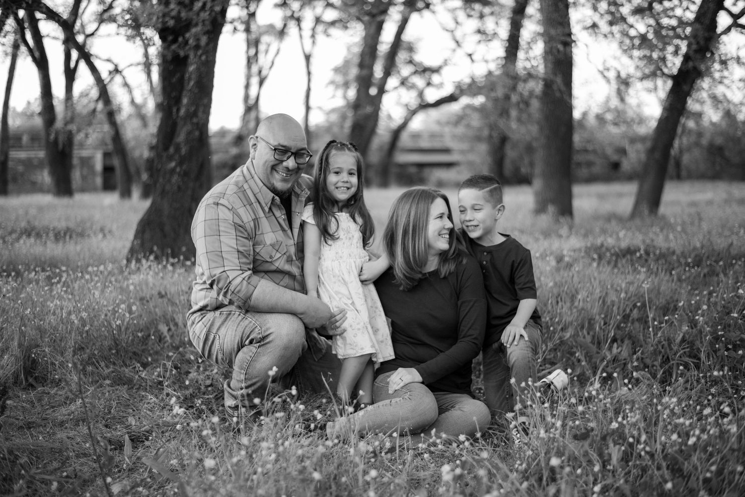 Sonoma County family photographer capturing natural family photos filled with connection, laughter, movement, and genuine moments outdoors.