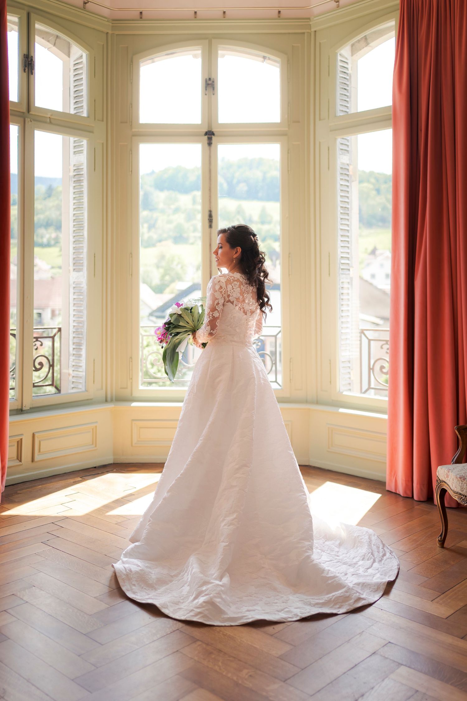Préparatif de la mariée au château Burrus en Alsace