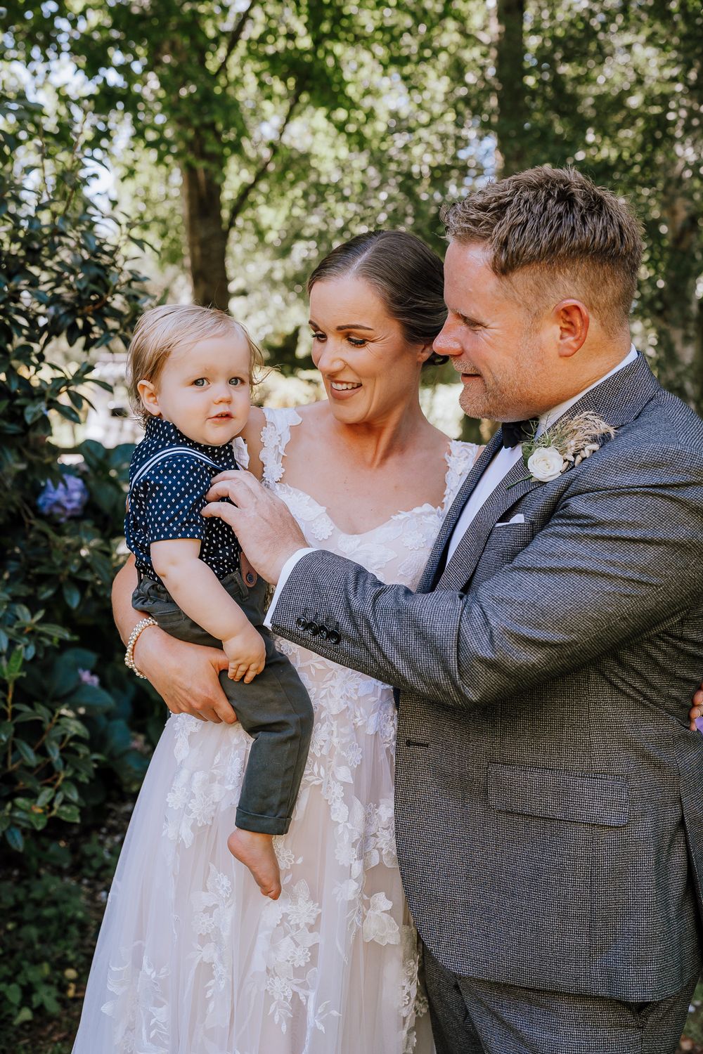 Cossars Wineshed Wedding. Christchurch wedding photographer. Canterbury Wedding, Tai Tapu.