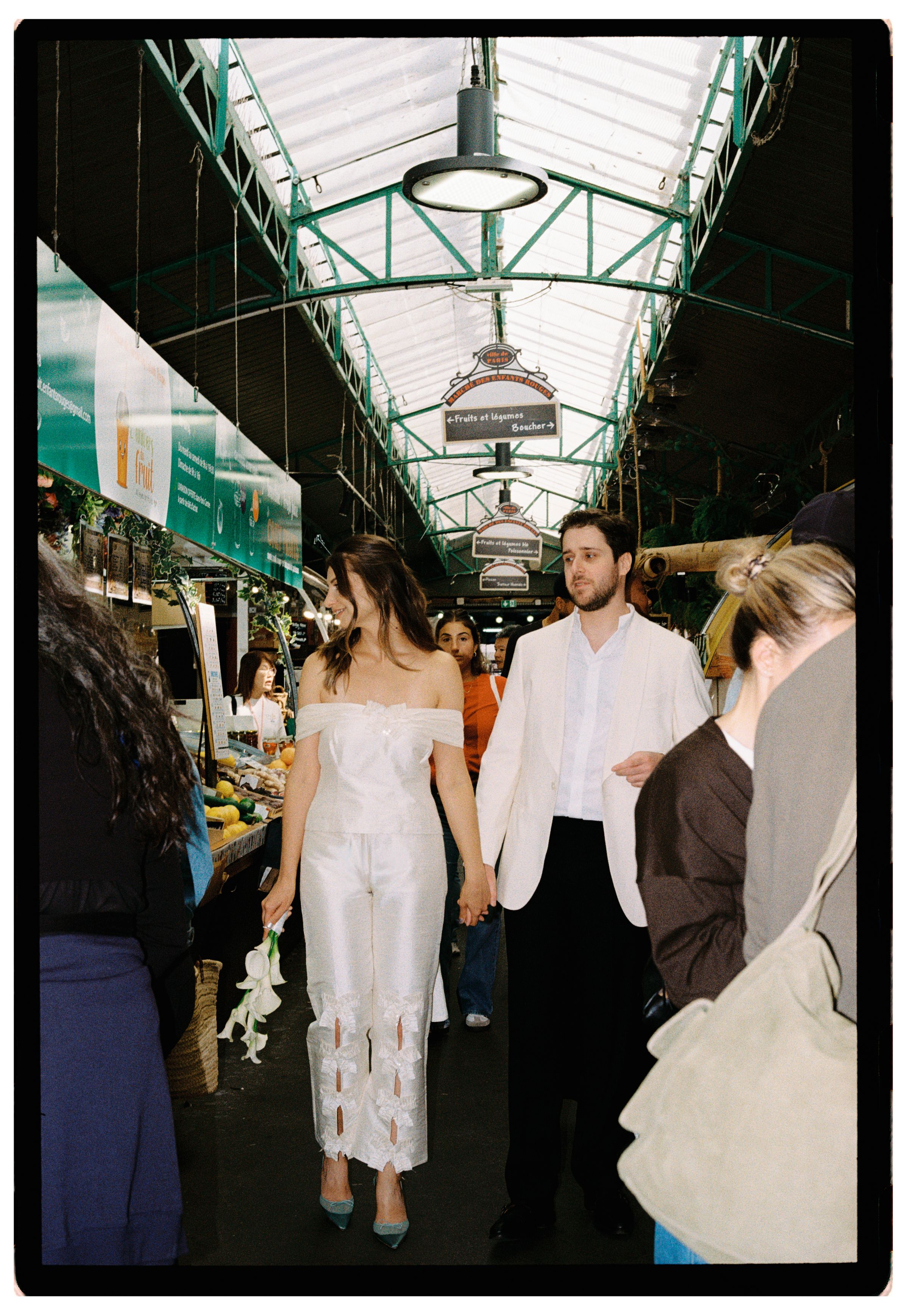 Marches des enfants rouge wedding photo, paris film photographer, paris film wedding photos, paris civil wedding, paris flash photos