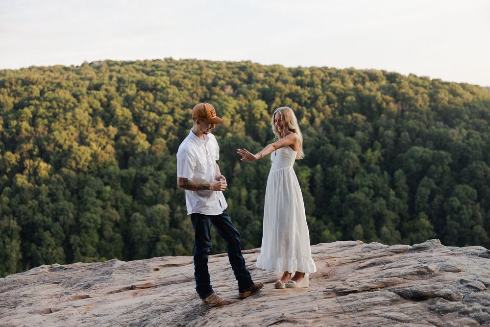 hawksbill crag engagement photos