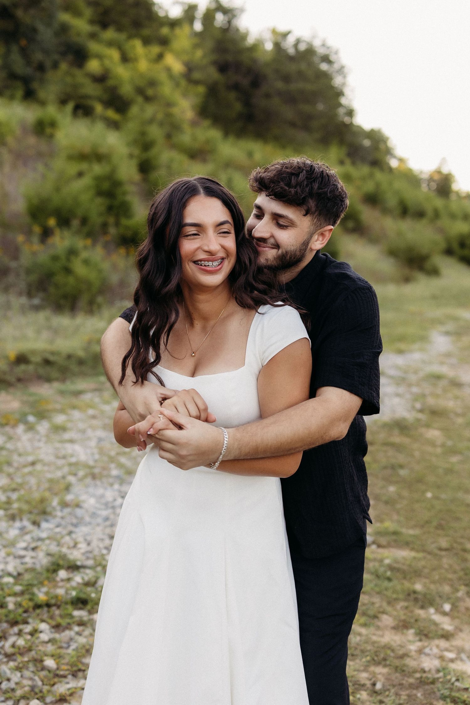 couple pose Nashville Photographer hug