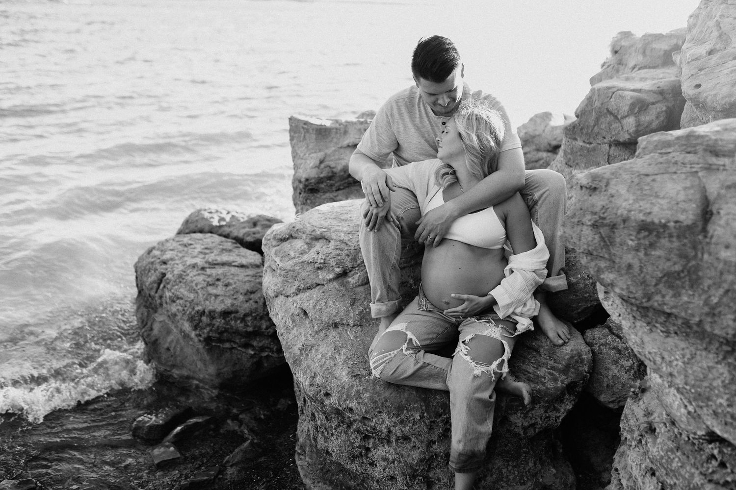 Golden hour maternity photos on the shoreline of Lake Grapevine in North Texas