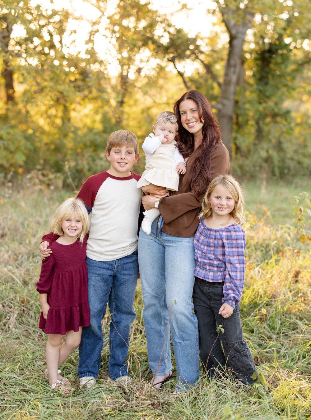 Cousins together during an extended family photo session at Broemmelsiek Park
