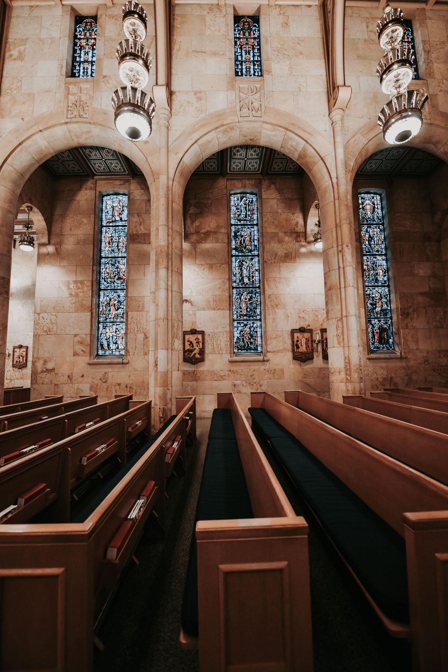 Wide view of Nicole and Payton’s Christ the King Catholic wedding ceremony