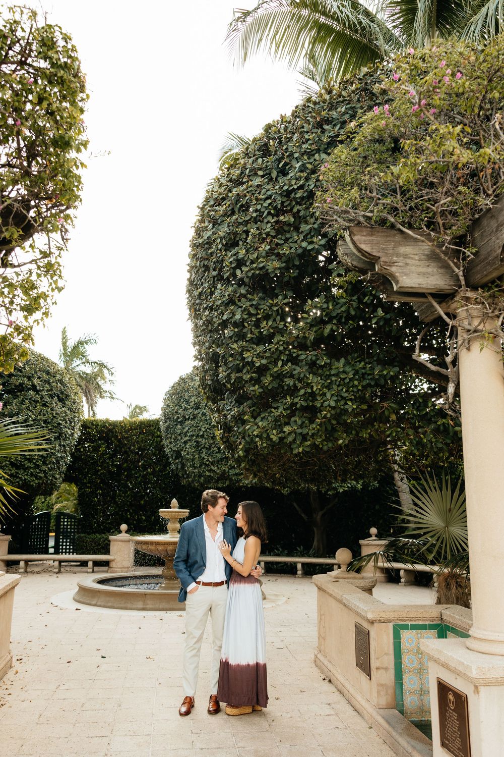 Proposal with greenery in Jacksonville, FL. Jacksonville Proposal Photographer, Jacksonville Engagement Photographer - Lindsay McDow Photo