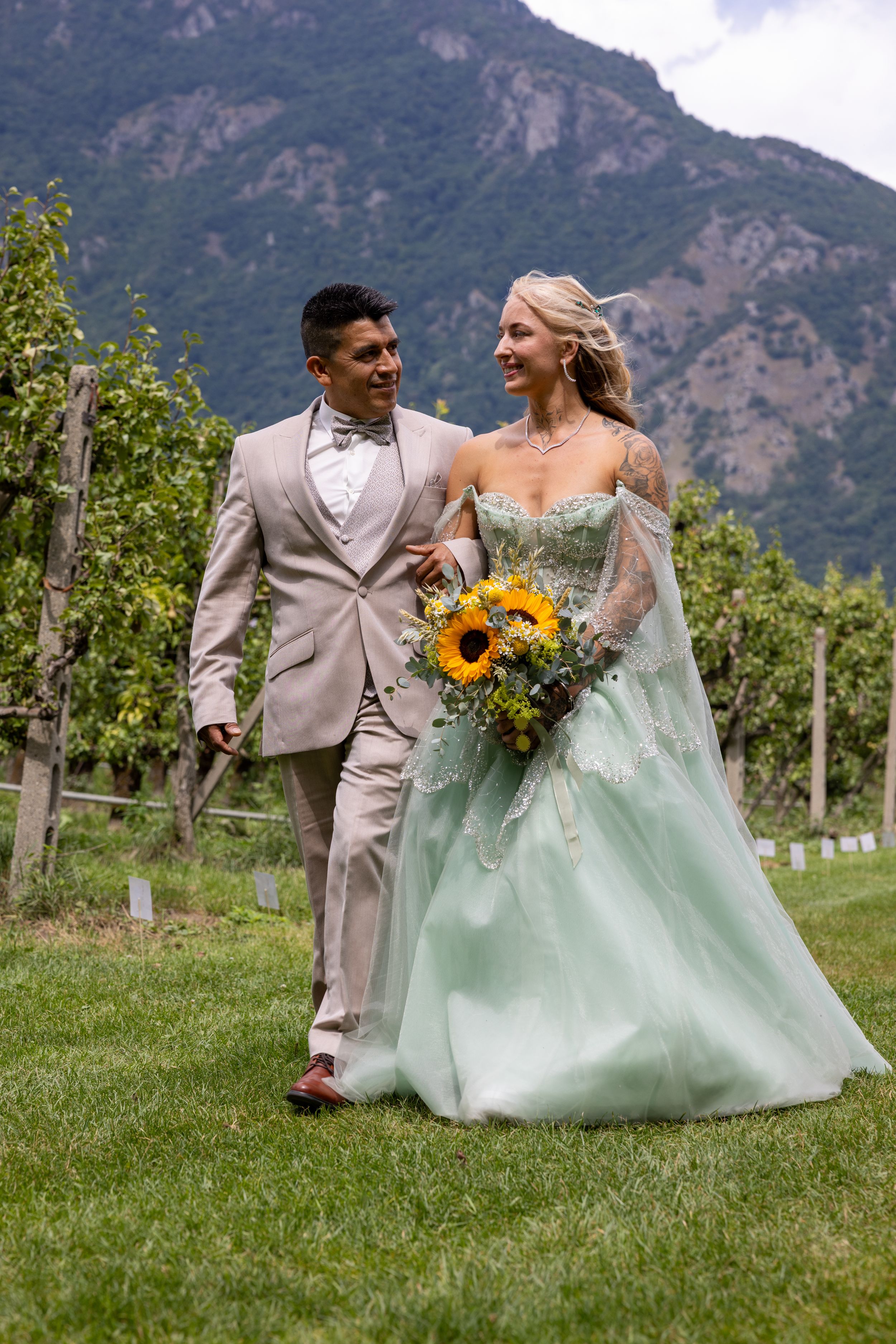 Photo de la mariée durant son entrée au mariage en Suisse.