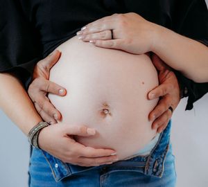 maternity photoshoot in Michigan