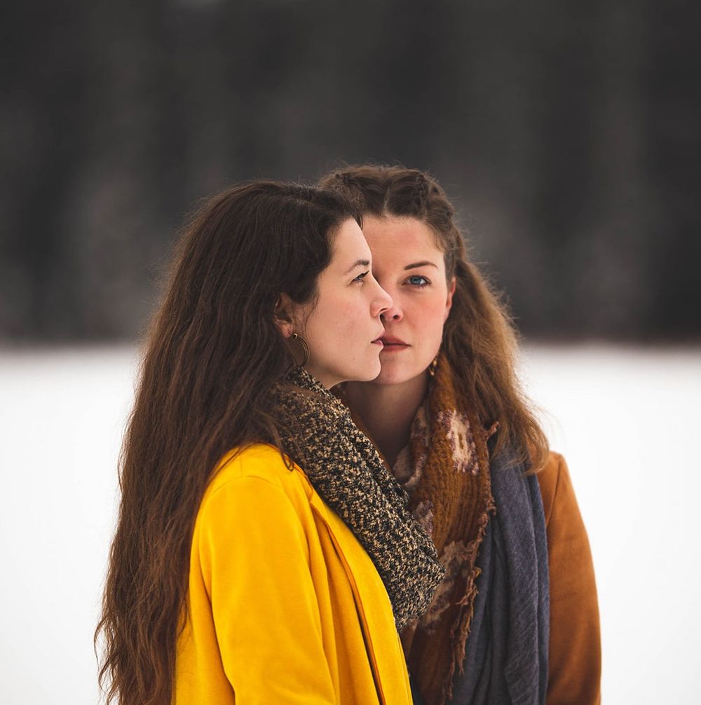Stephanie Hudson and her sister during a photoshoot