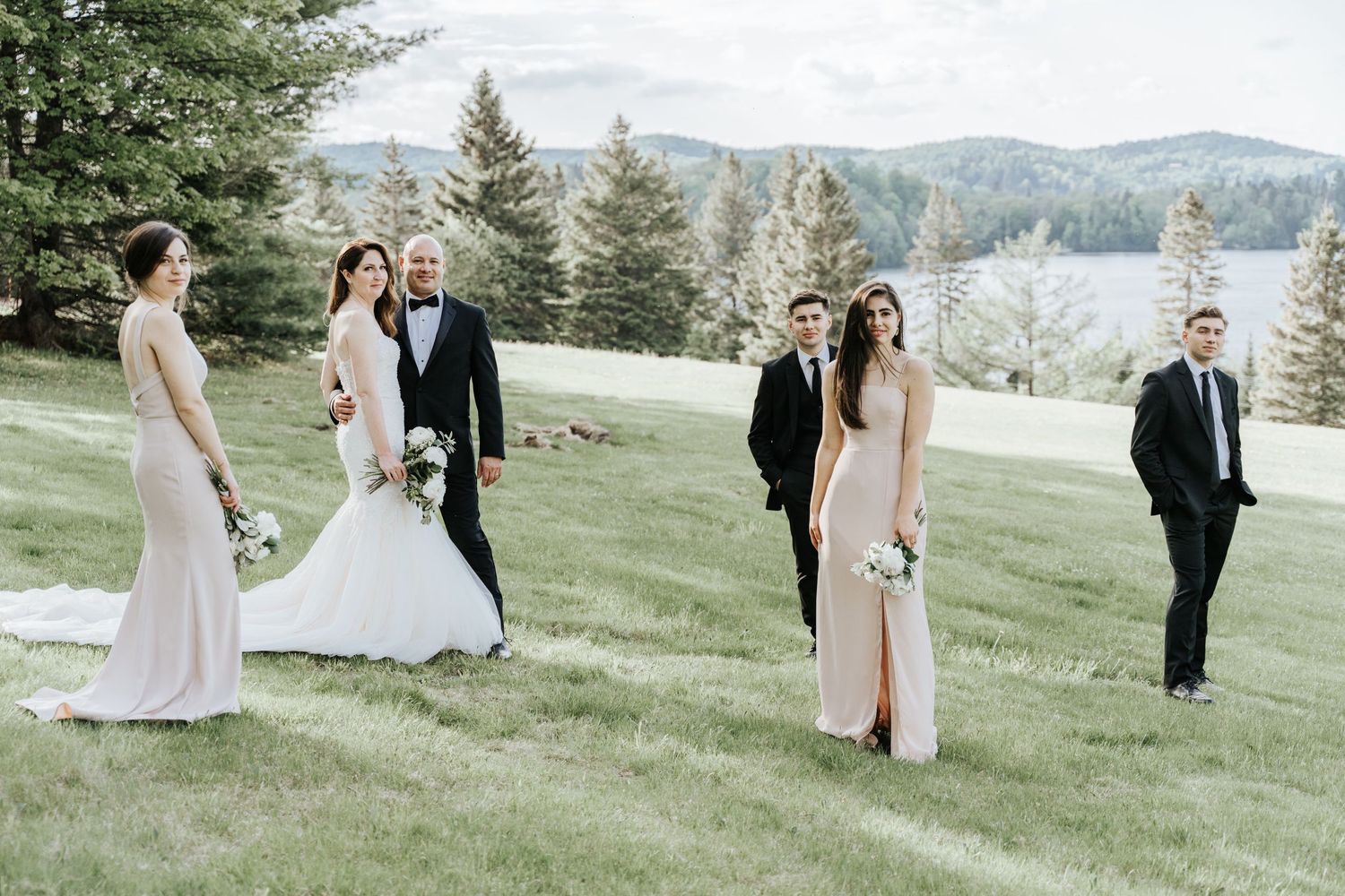Mariage destination de luxe à Montréal capturé dans un style artistique et cinématographique