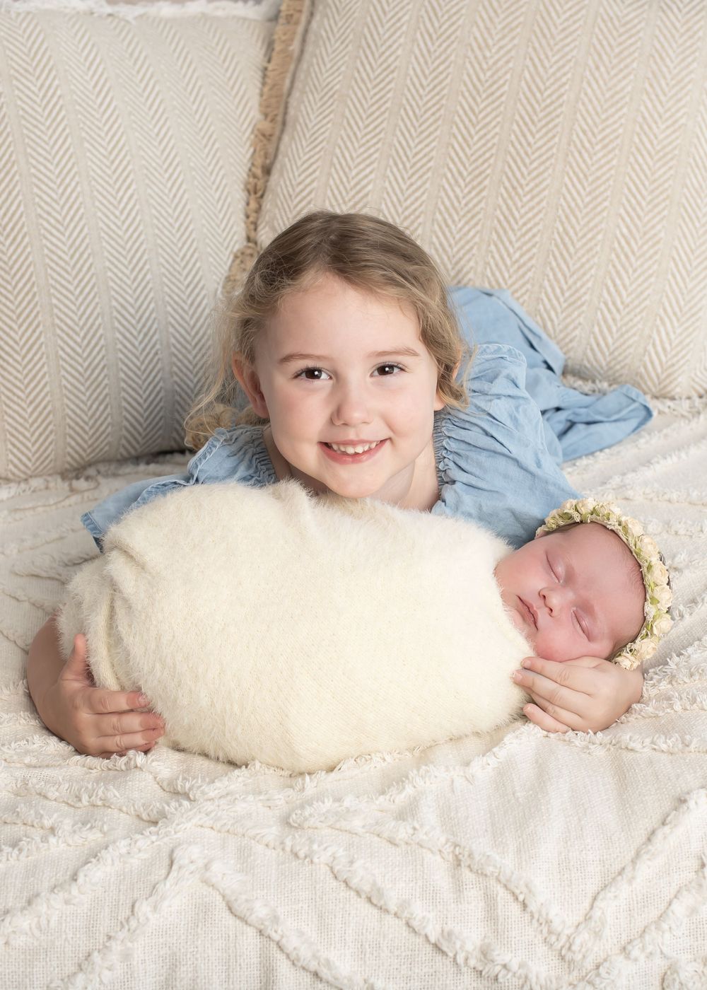 Melbourne Maternity, Newborn, Baby, Cake smash and family photographer located in South Morang Melbourne.
Baby Snapz is run by Melina Barlow