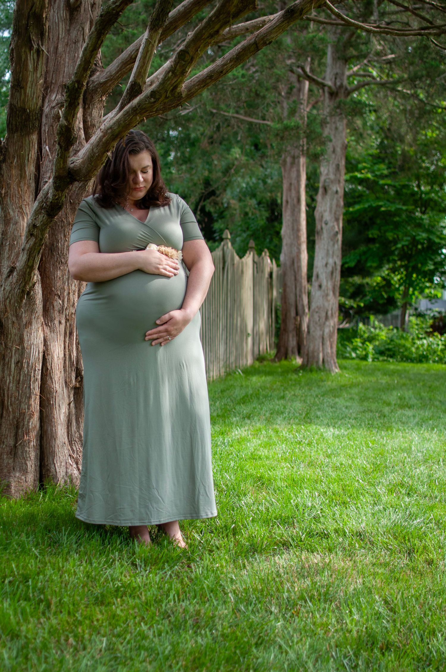 Pregnant mama near tree
