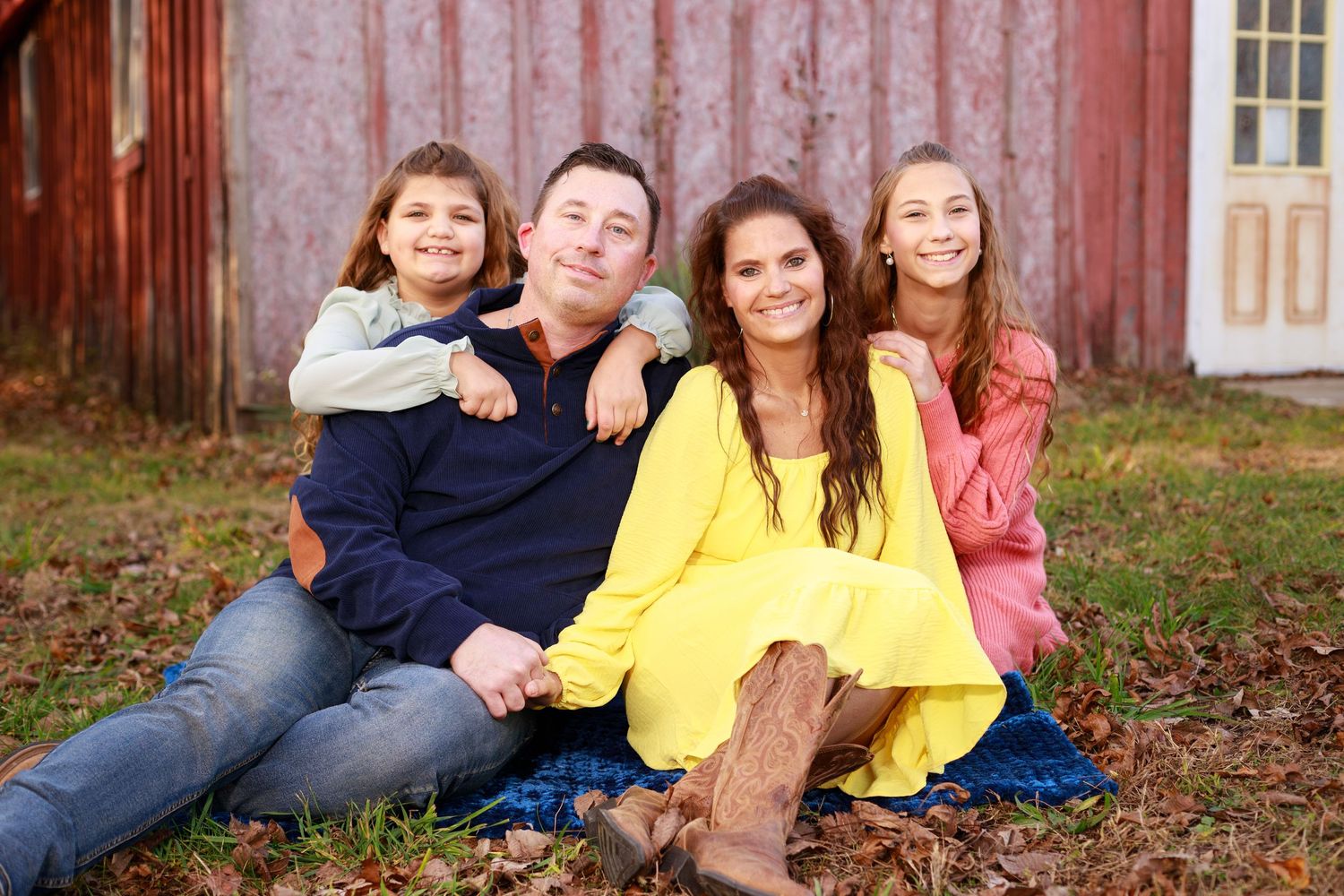 A family of 4 smiling together in Effingham, Illinois