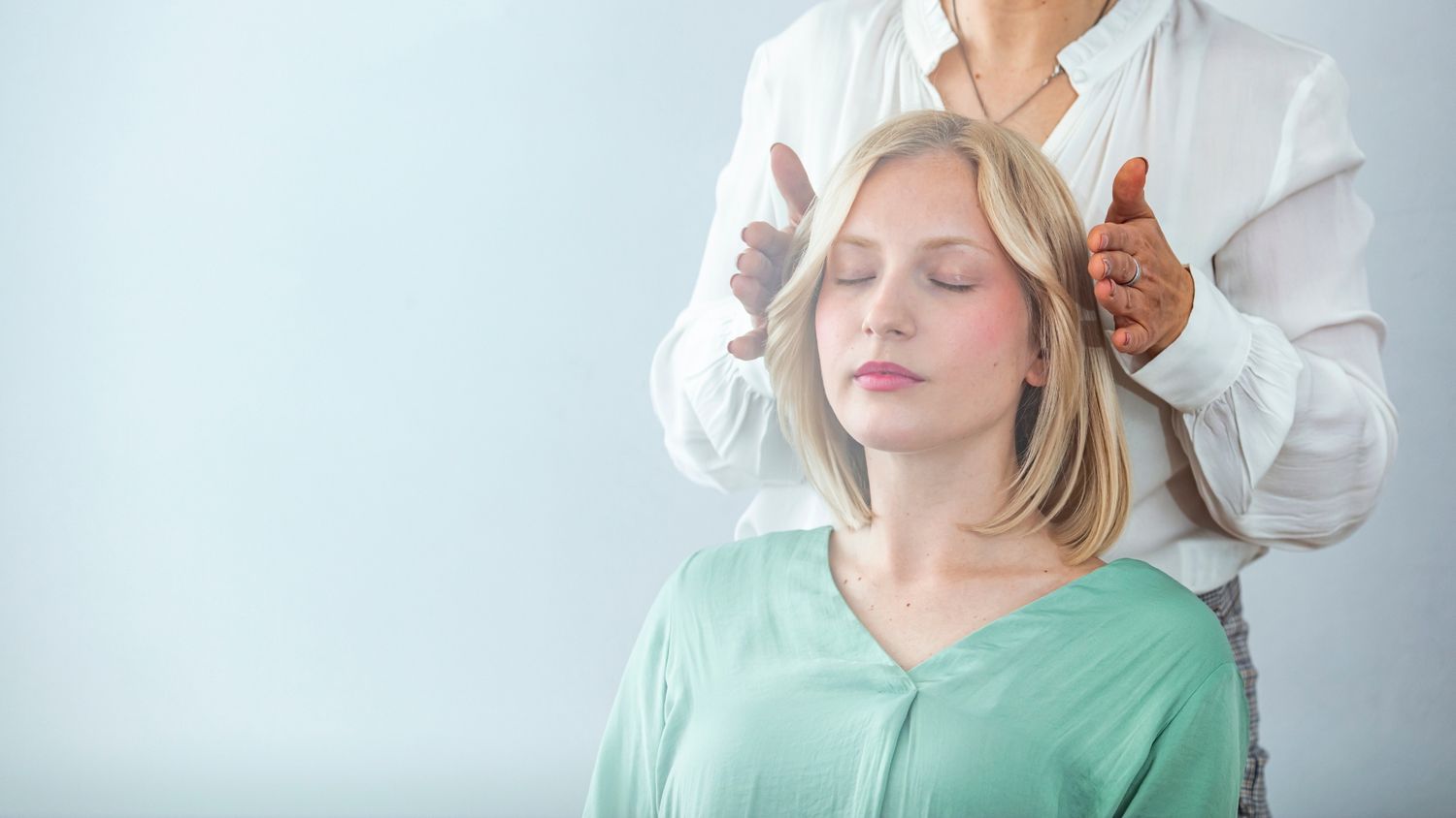 Formación Holística Costa Rica ofrece cursos de Reiki y Péndulo Hebreo, Registros Akáshicos, Chakras.