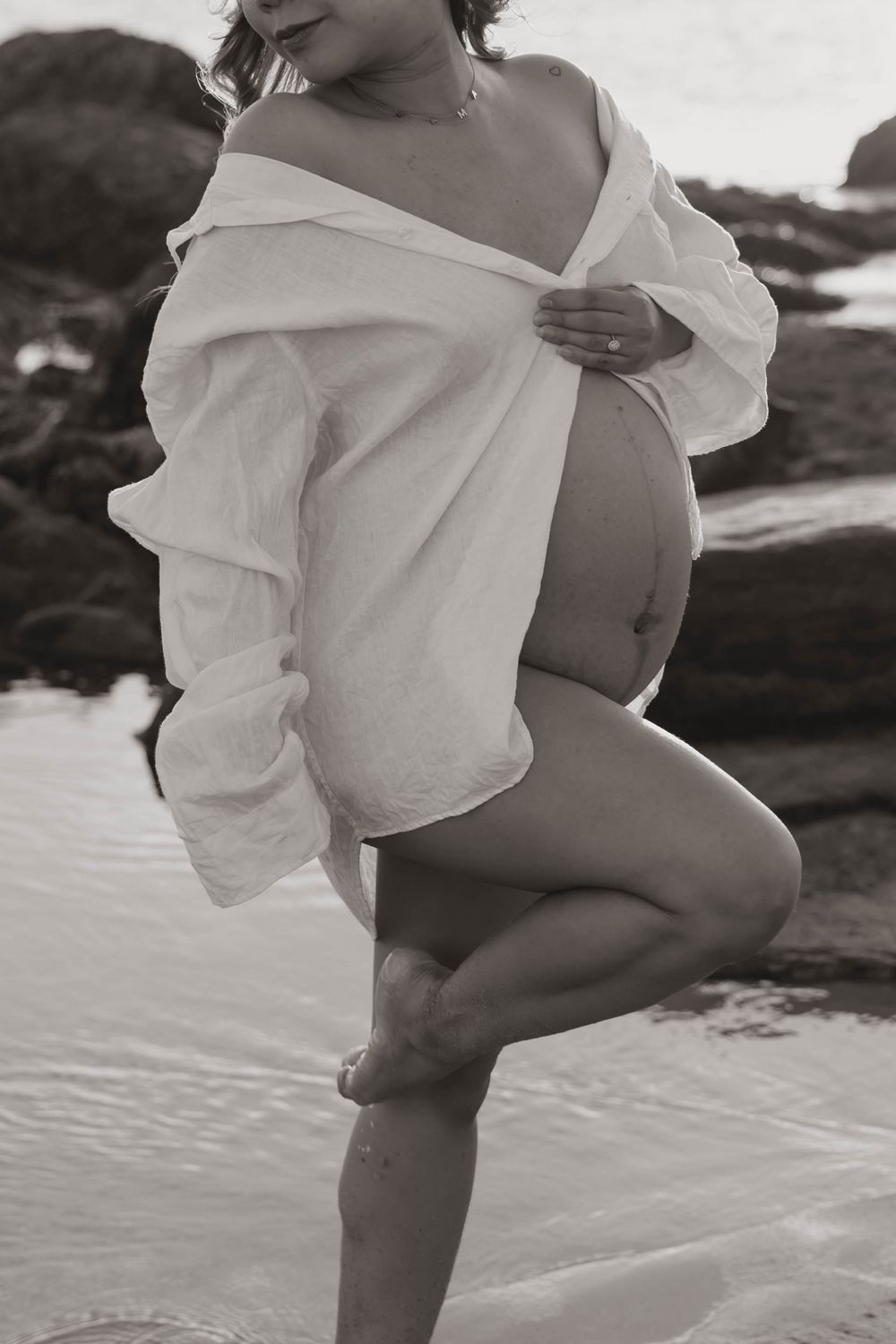 central coast maternity photographer capturing pregnancy