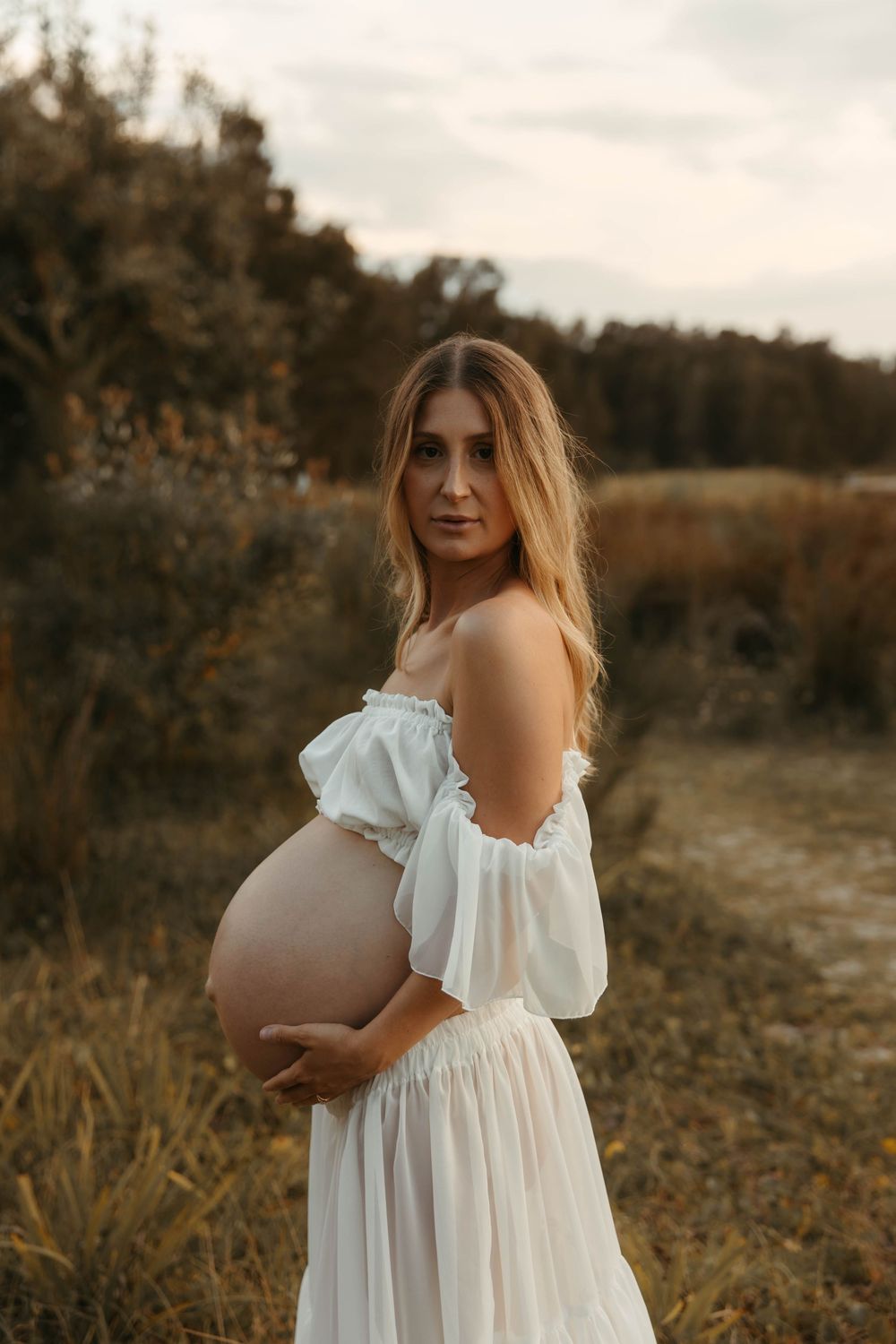 central coast maternity photographer capturing pregnancy