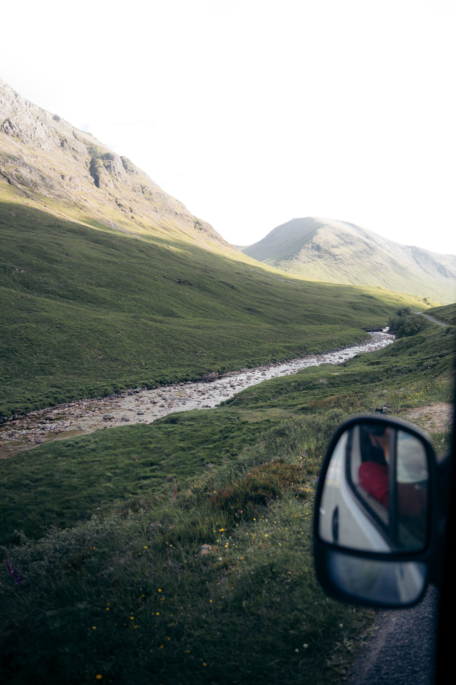 van sur la route du glen étive en ecosse