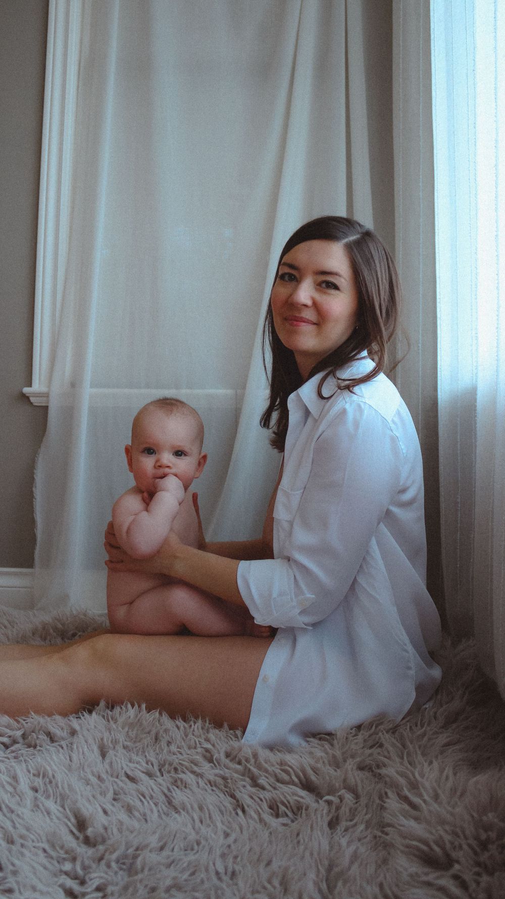 Vancouver Family and Motherhood Photographer offering candid, natural Sessions for pregnancy, newborn, breastfeeding, mommy and me sessions.