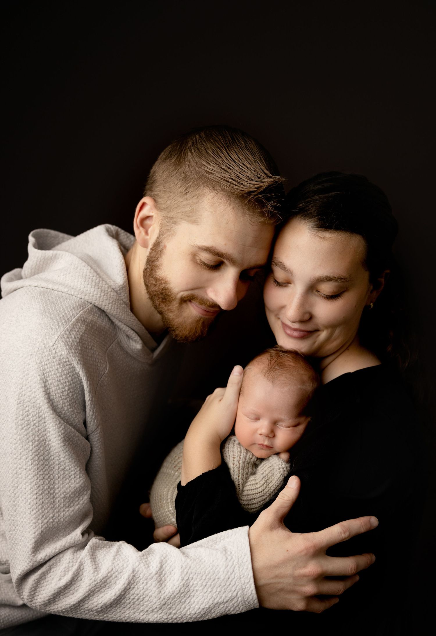 Boston newborn photographer,cape cod newborn photographer,south shore newborn photographer,family poses,family photographer,newborn session