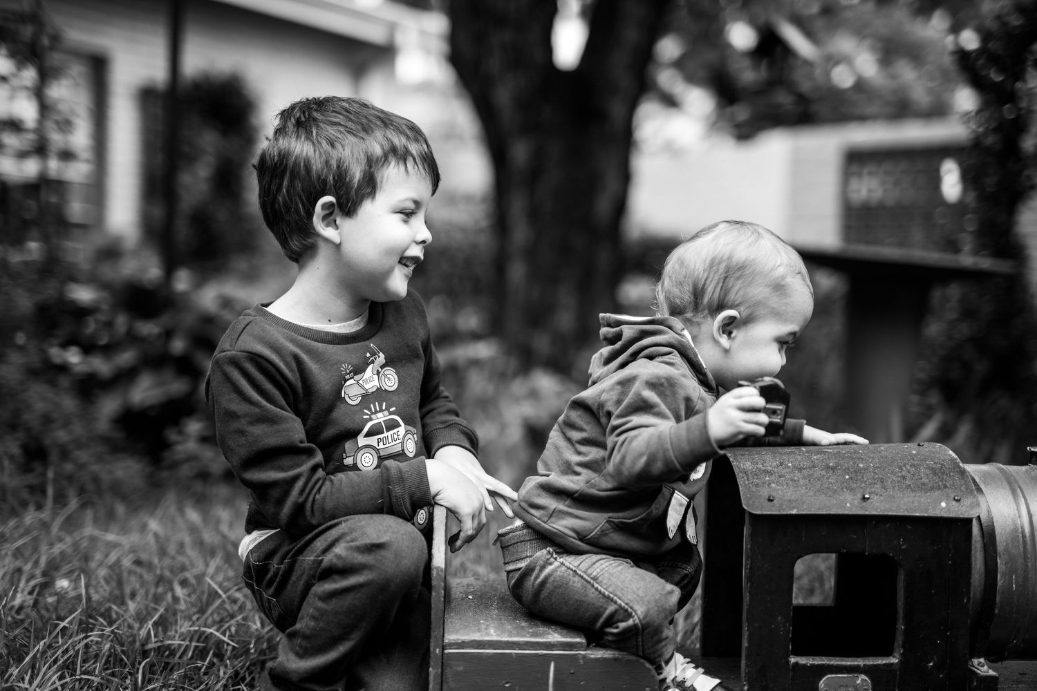 Family shoot of children playing