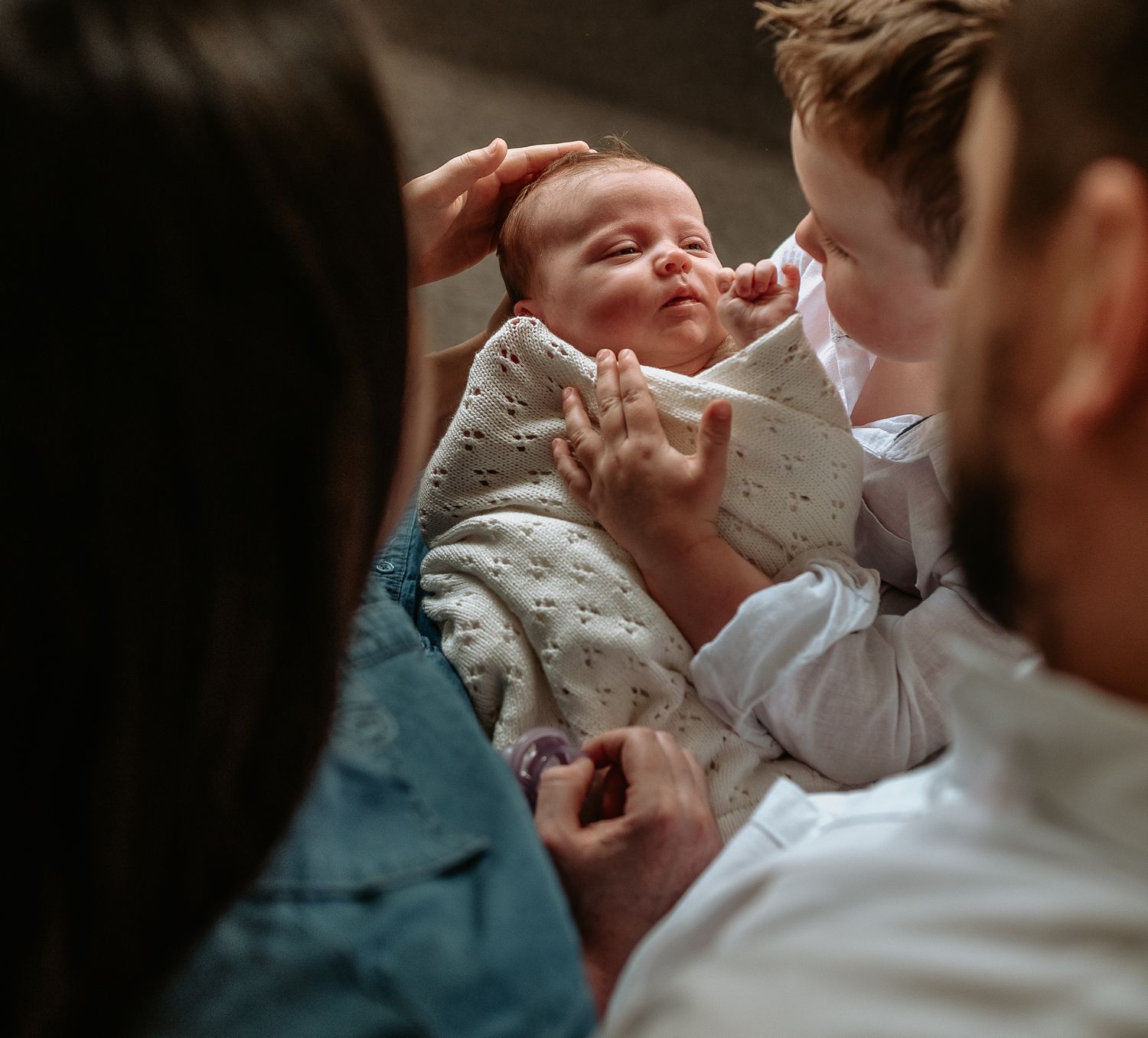 Intimate black and white portraits of newborn baby moments.