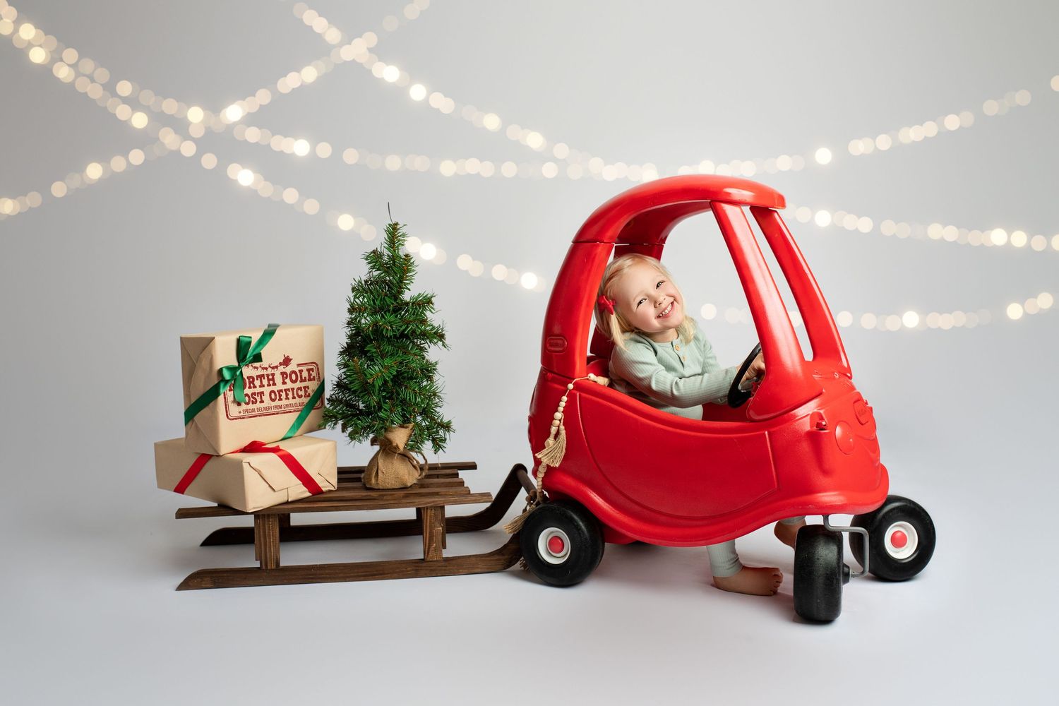 Affordable Christmas photos Brookwater and Ripley – Springfield Lakes studio sessions.