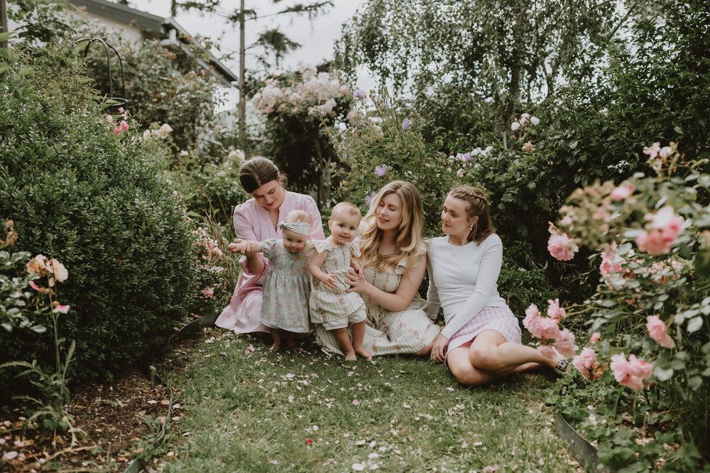 family session, sister session in Margate Tasmania taken by family photographer Joss Jensen Photography
