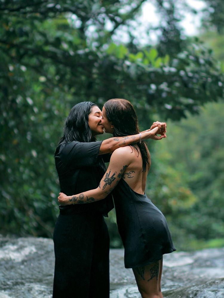 Check out this sweet engagement photoshoot session at El Yunque Rainforest. Photoshoot by Albert Ray Photo, LGBTQ friendly photographer. PR