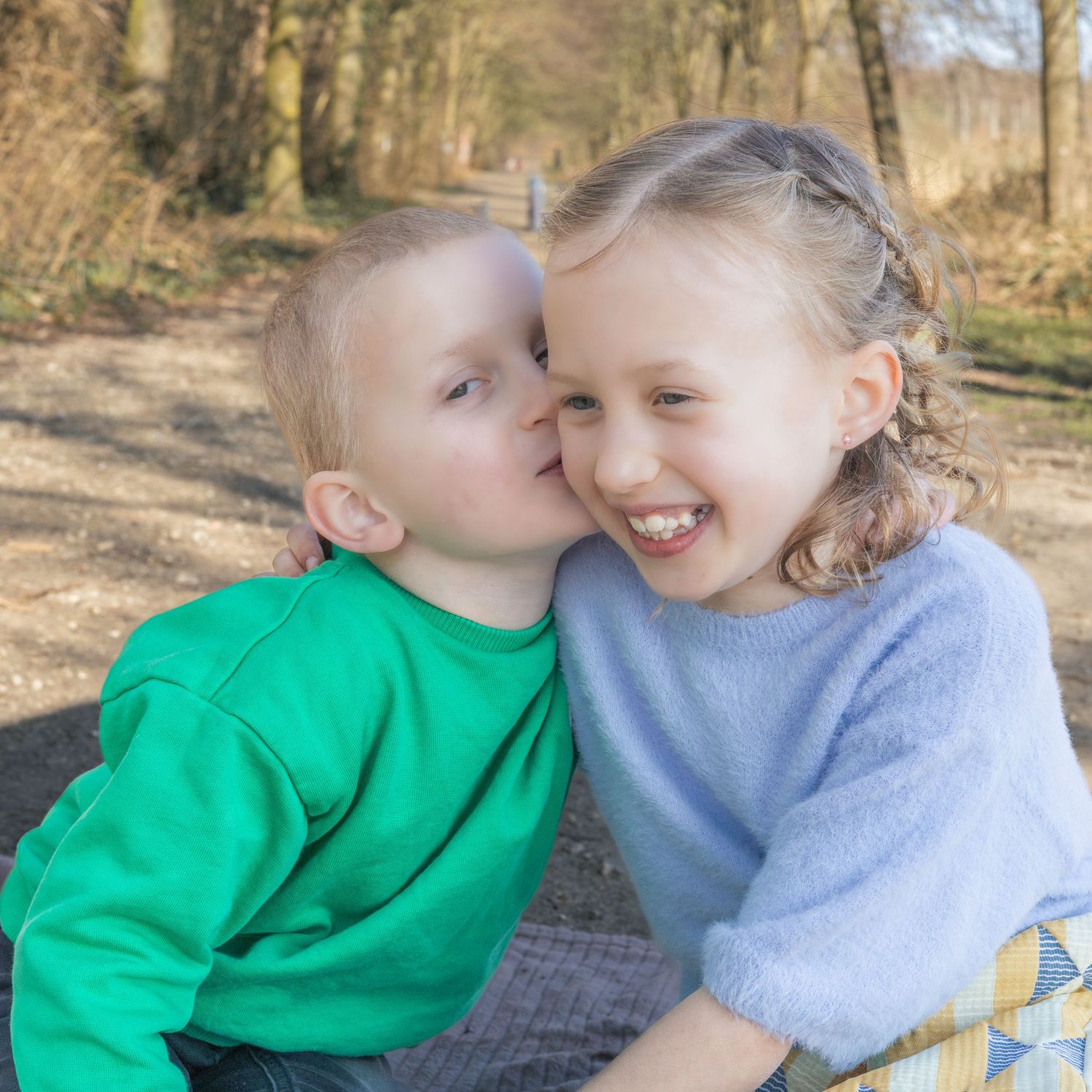 Lenteshoot, kinderfotograaf, kinderportret, gezinsfotograaf, Limburg, Vlaams Brabant, spontane foto's, verjaardagsshoot