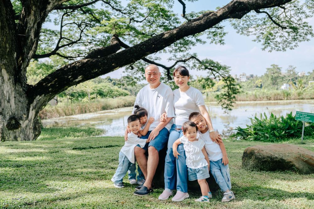 家庭寫真、屏東美式親子寫真、屏東全家福、屏東家族照推薦照相館、屏東自助婚紗攝影工作室、屏東高雄台南攝影棚、生日派對慶生寫真、週歲寫真、屏東抓周推薦、高雄美式家庭親子寫真攝影團隊、台灣旅拍攝影師、高雄登記寫真、紐西蘭婚紗寫真海外婚禮、海外婚紗，高雄岡山路竹湖內家庭寫真