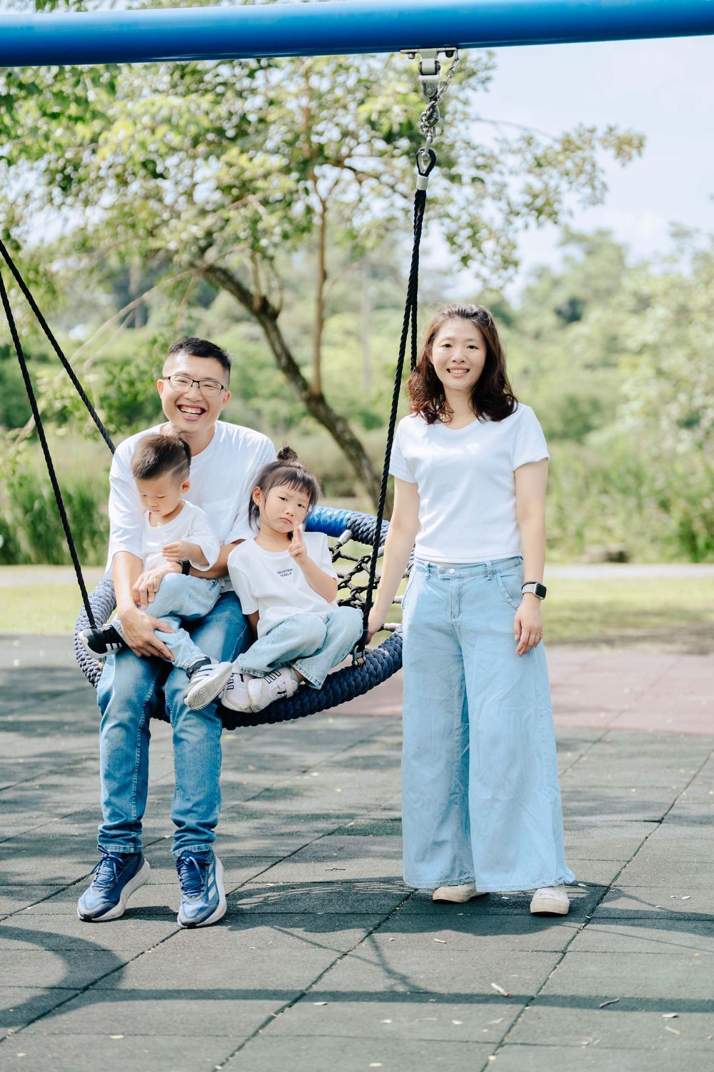 家庭寫真、屏東美式親子寫真、屏東全家福、屏東家族照推薦照相館、屏東自助婚紗攝影工作室、屏東高雄台南攝影棚、生日派對慶生寫真、週歲寫真、屏東抓周推薦、高雄美式家庭親子寫真攝影團隊、台灣旅拍攝影師、高雄登記寫真、紐西蘭婚紗寫真海外婚禮、海外婚紗，高雄岡山路竹湖內家庭寫真
