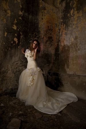 Fotografía de moda nupcial con diseños y estilos de novia elegantes,Costa del Sol, Marbella, Nerja y Málaga por Roberto Centurión