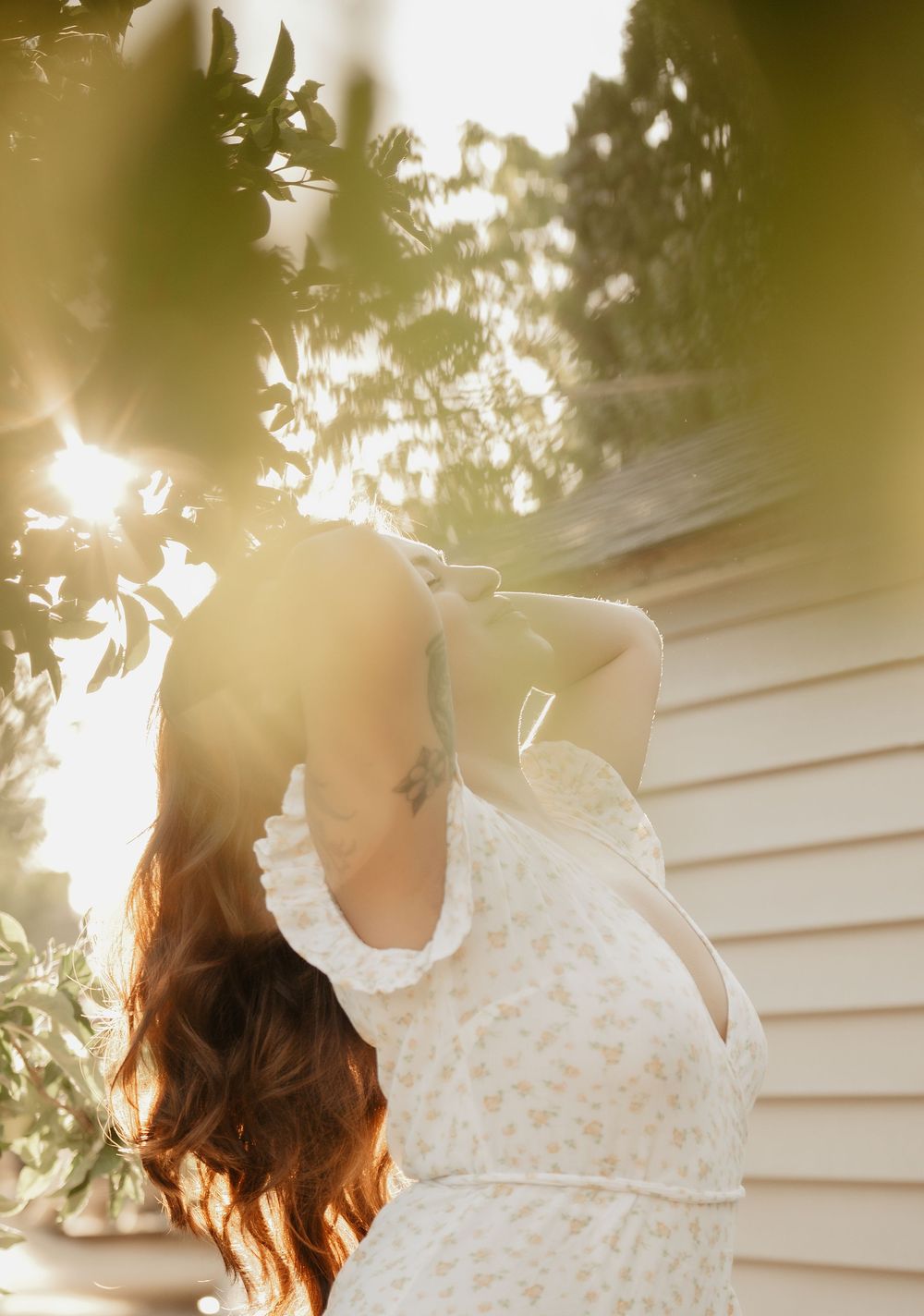 Backyard Utah photoshoot with cottagecore vibes. Apple Picking female model with a bright and airy vibe.