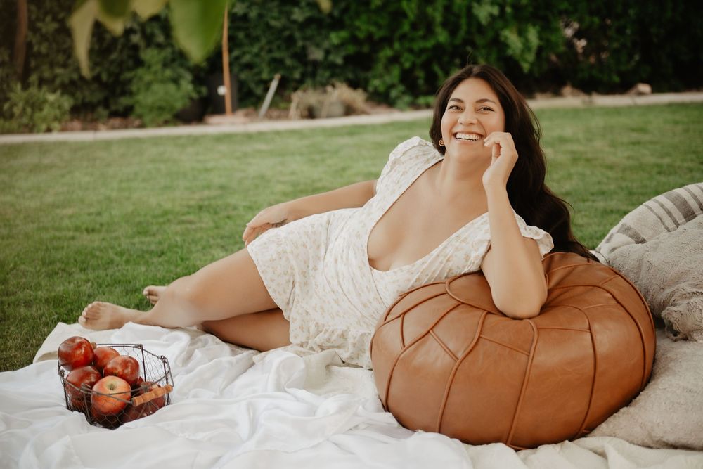Backyard Utah photoshoot with cottagecore vibes. Apple Picking female model with a bright and airy vibe.