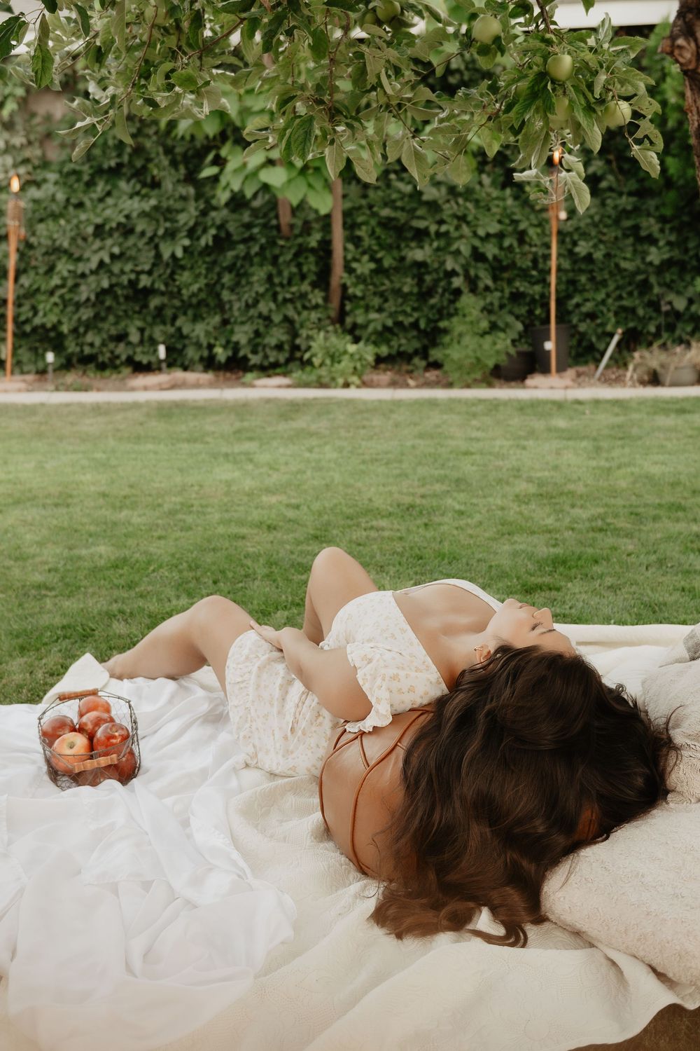 Backyard Utah photoshoot with cottagecore vibes. Apple Picking female model with a bright and airy vibe.