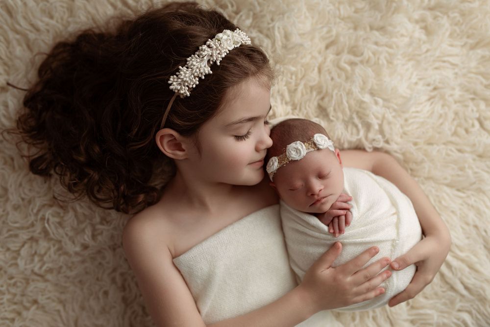 Studio newborn session, neutral tones and soft light, minimalist baby photography in Katy TX | Paloma Schell newborn photographer