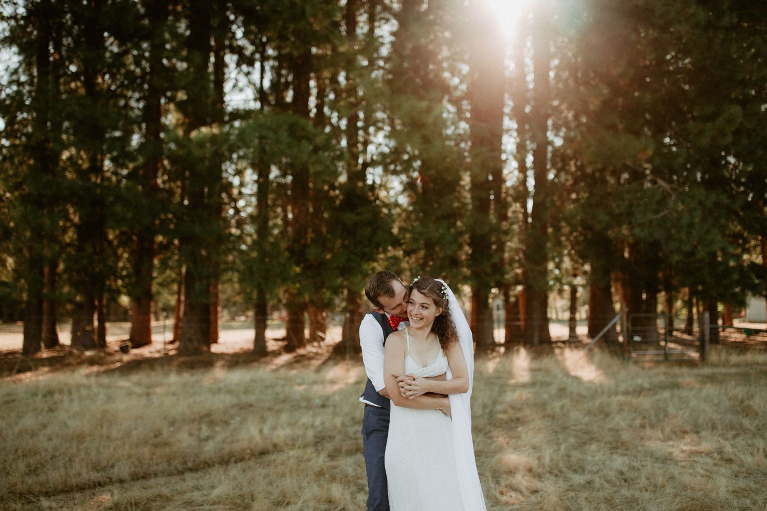 an oregon coast wedding photographer specializing in elopements and intimate weddings for adventurous, emotive couples