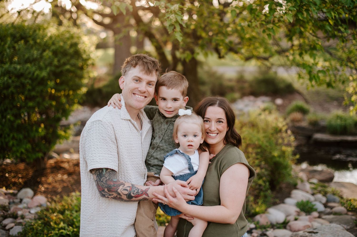 Extended family pictures in Wichita, KS by family photographer Jessica Nadine Photography - Eastborough Park