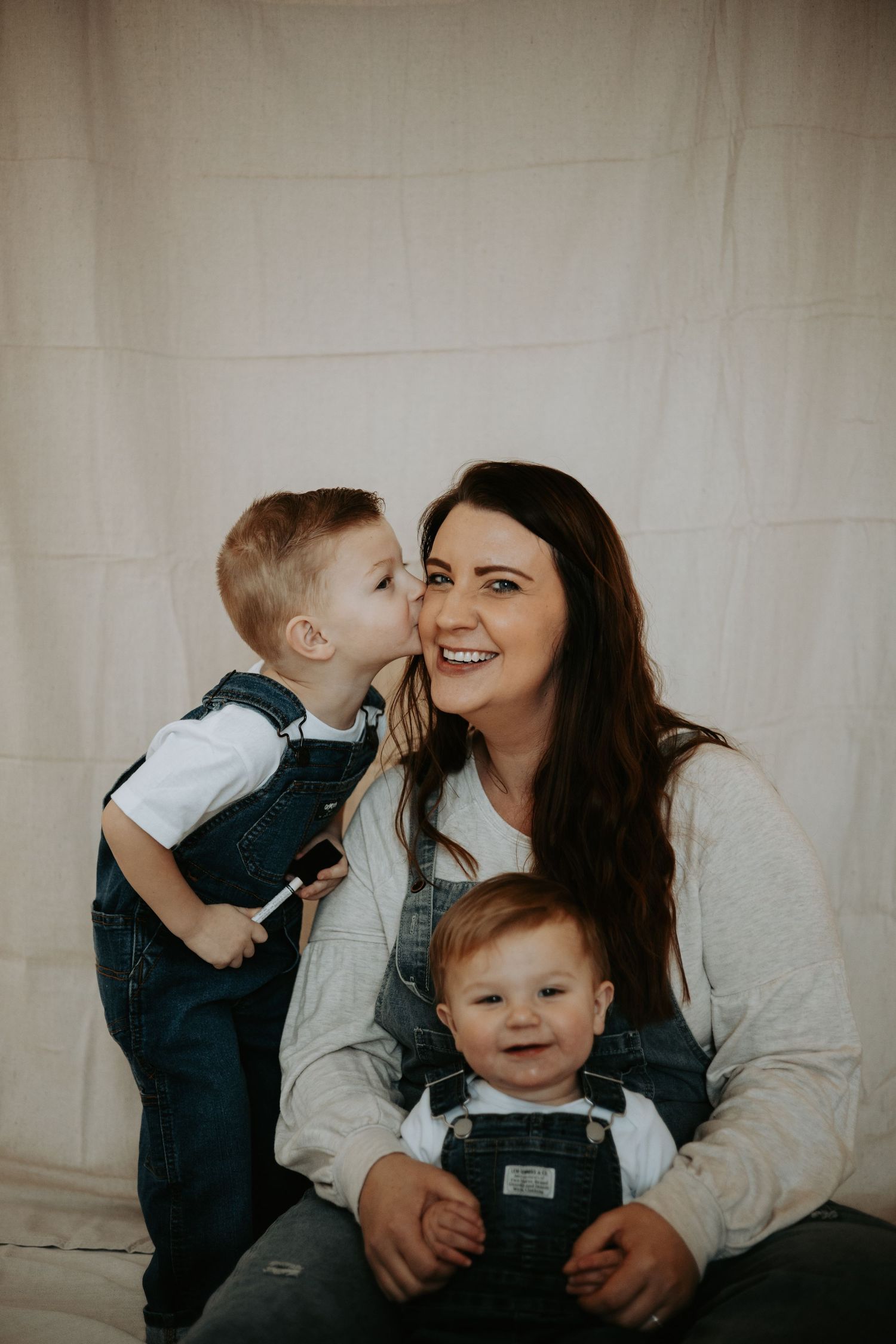 Family gender reveal session.