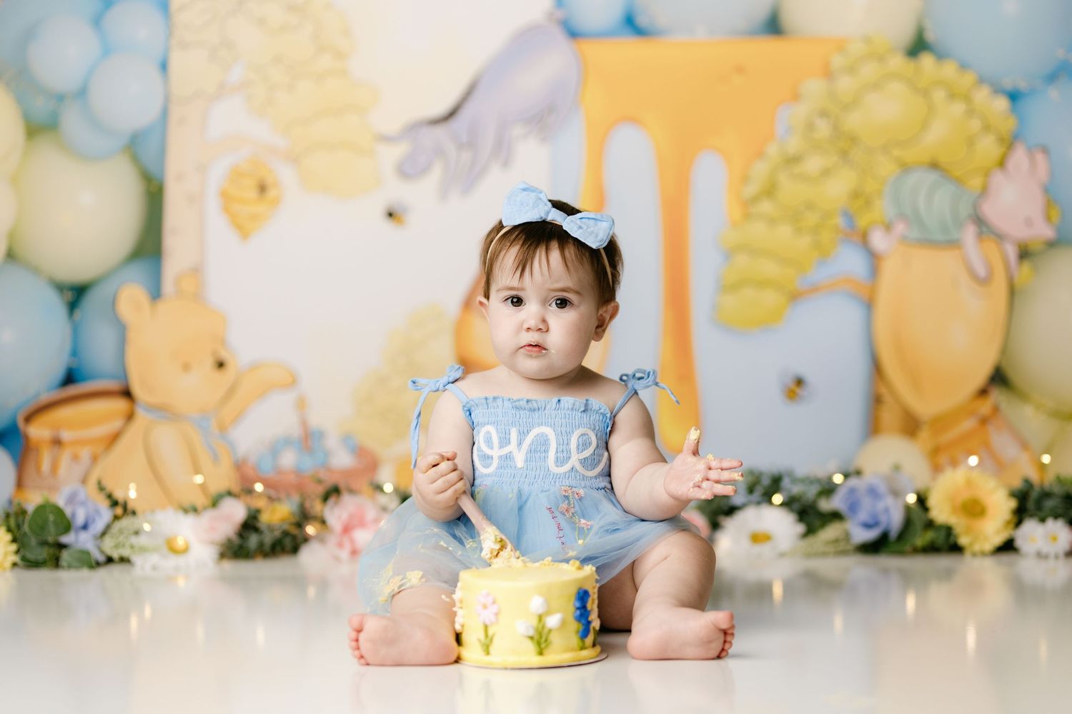 Winnie the Pooh smash cake session with cake