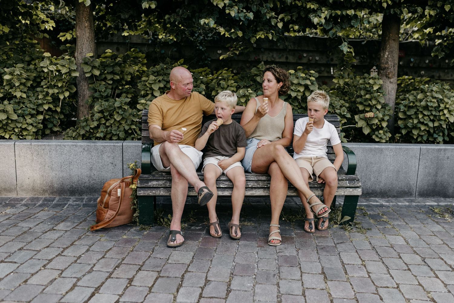 Gezinsreportage in Zierikzee, Schouwen-Duiveland. Fotografie door Marleen Dalebout-Nuijten. Gezin, Newborn, echte momenten samen vastgelegd.
