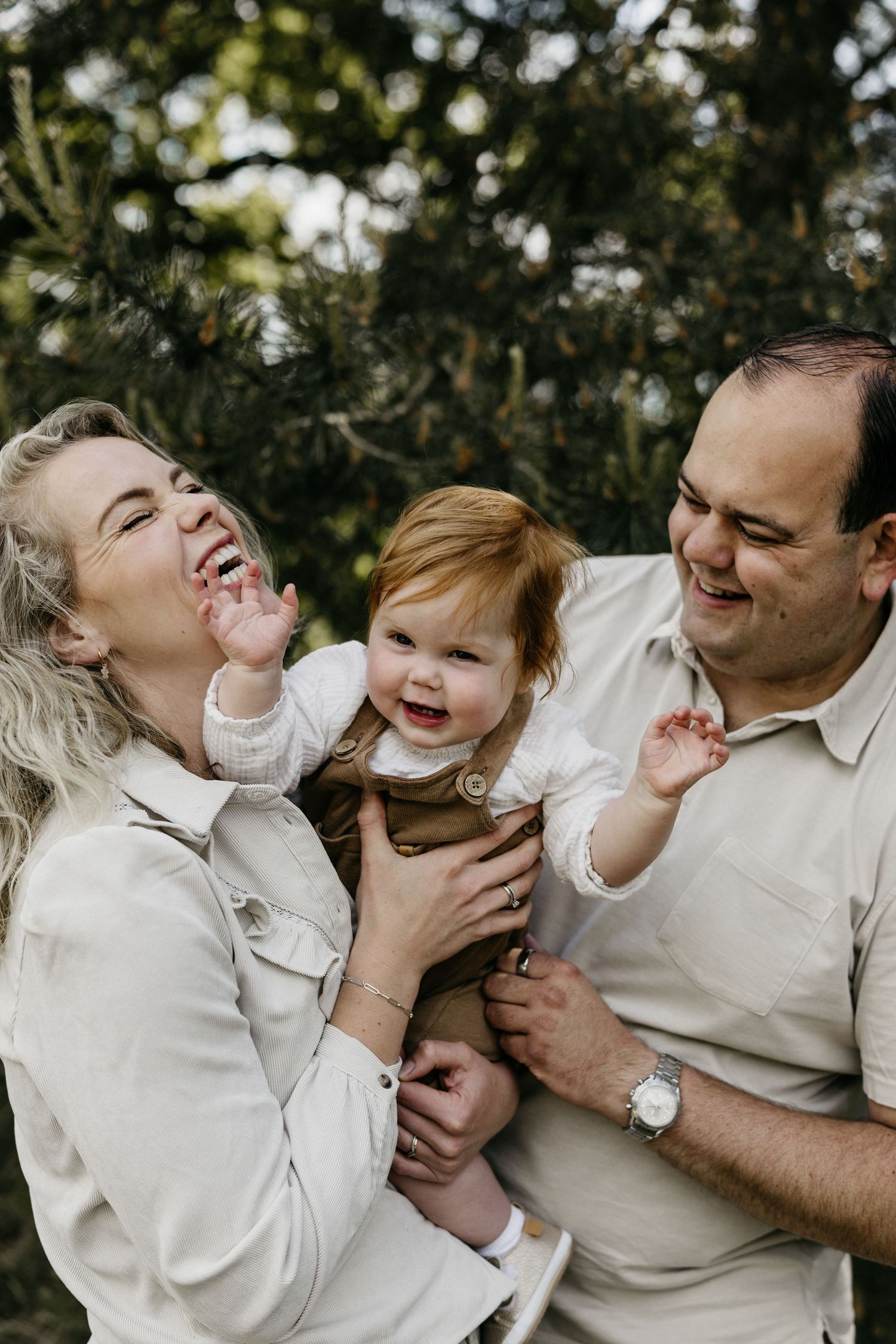 Gezinsreportage in Noord-Brabant, Breda. Fotografie door Marleen Dalebout-Nuijten. Gezin, Newborn, echte momenten samen vastgelegd.