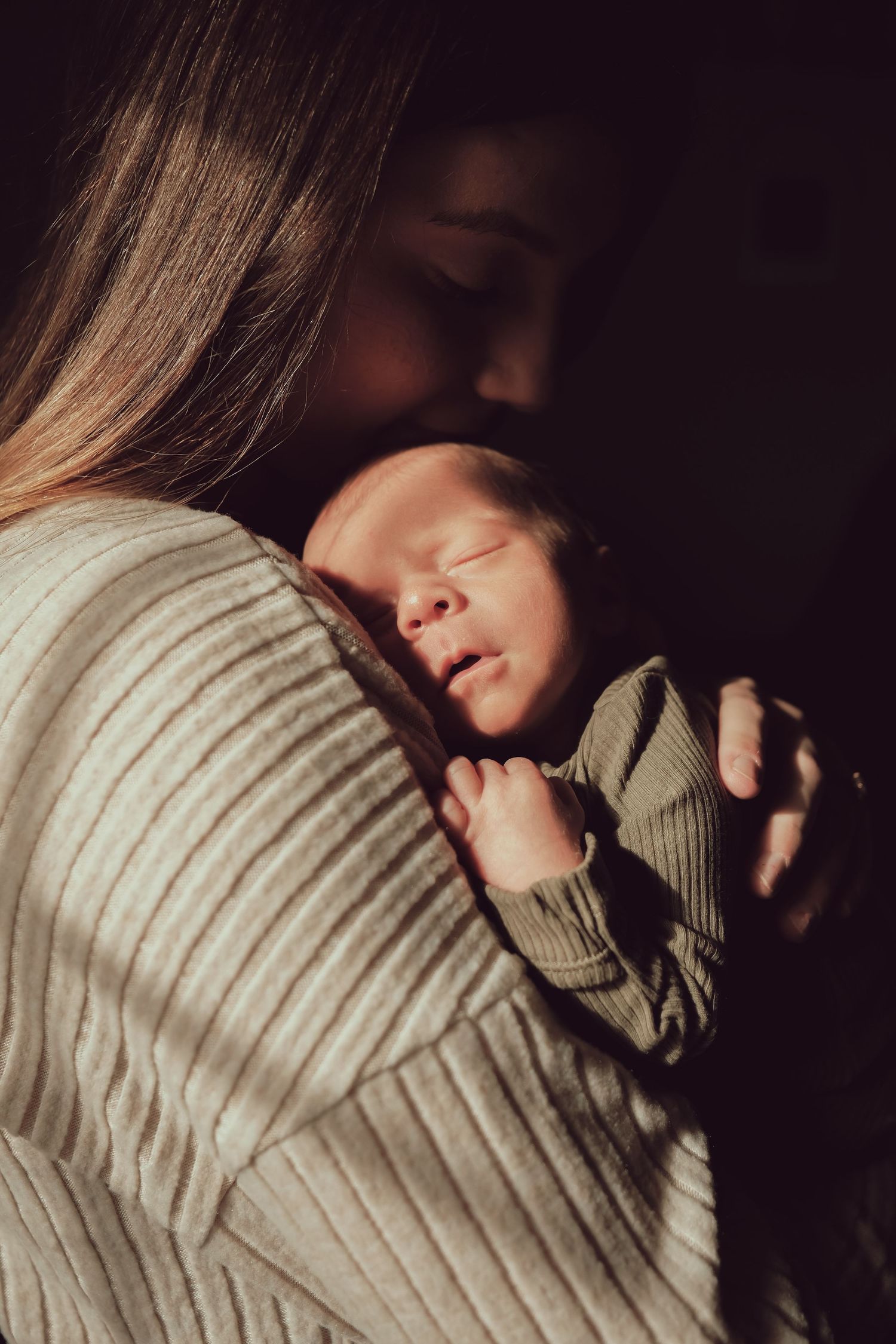 alt="Lafayette newborn photography session in-home"