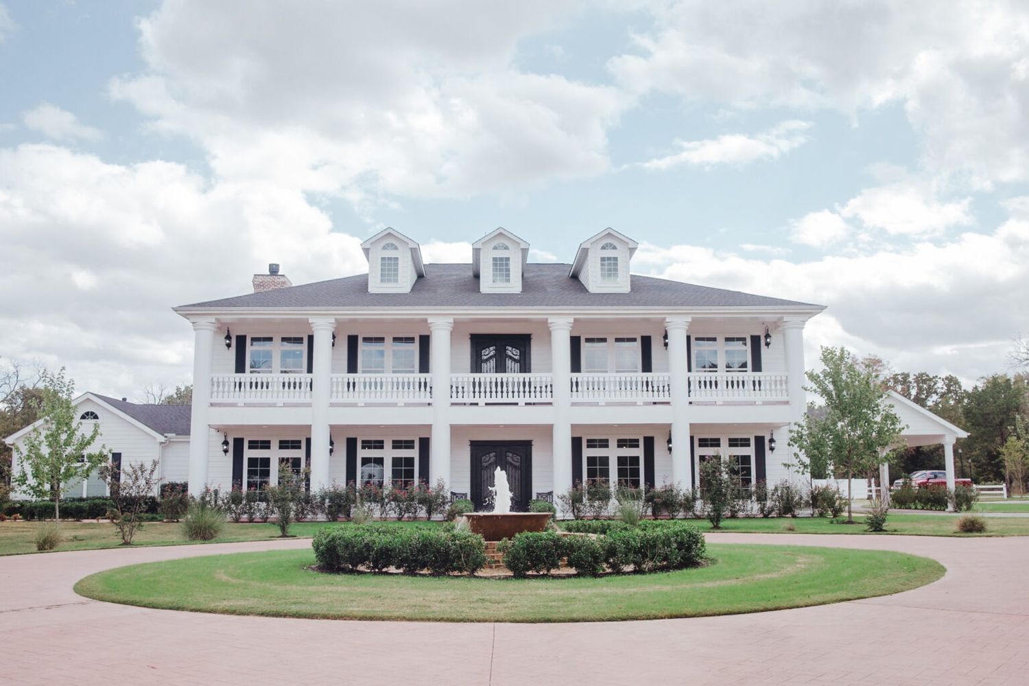 Exterior of The Springs at Rockwall, a Dallas wedding venue