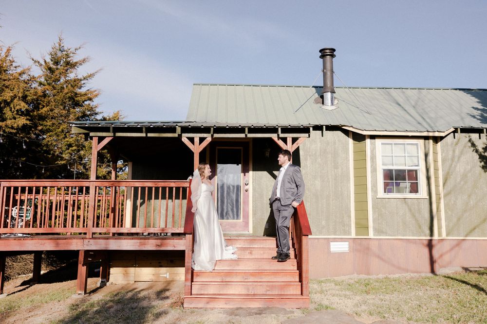 buffalo river elopement cabin getting ready