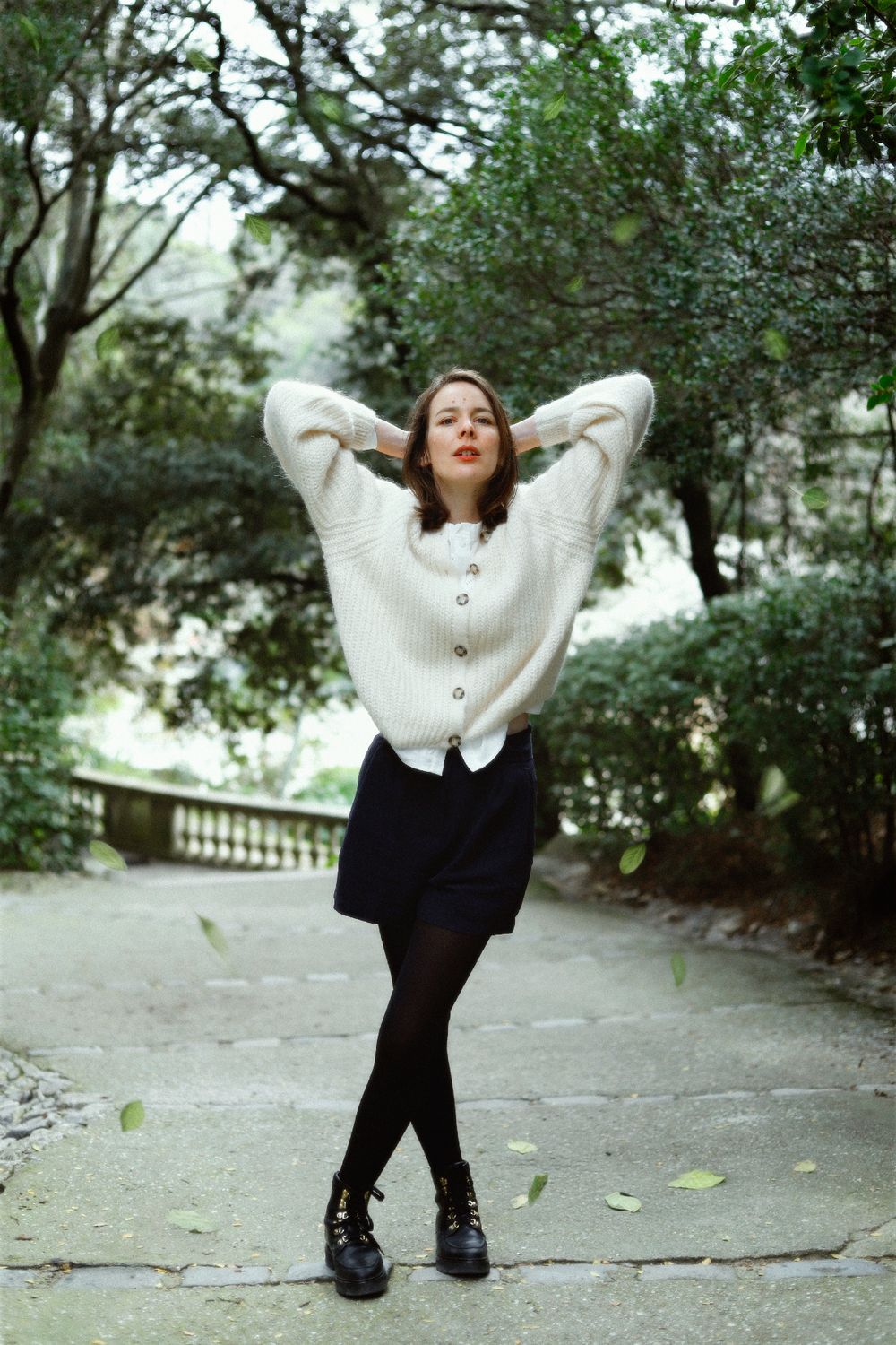 Chaemi Studio, photographe à Montpellier, en séance photo au parc. Portrait original issu d’un shooting créatif au élégant, doux et mode.